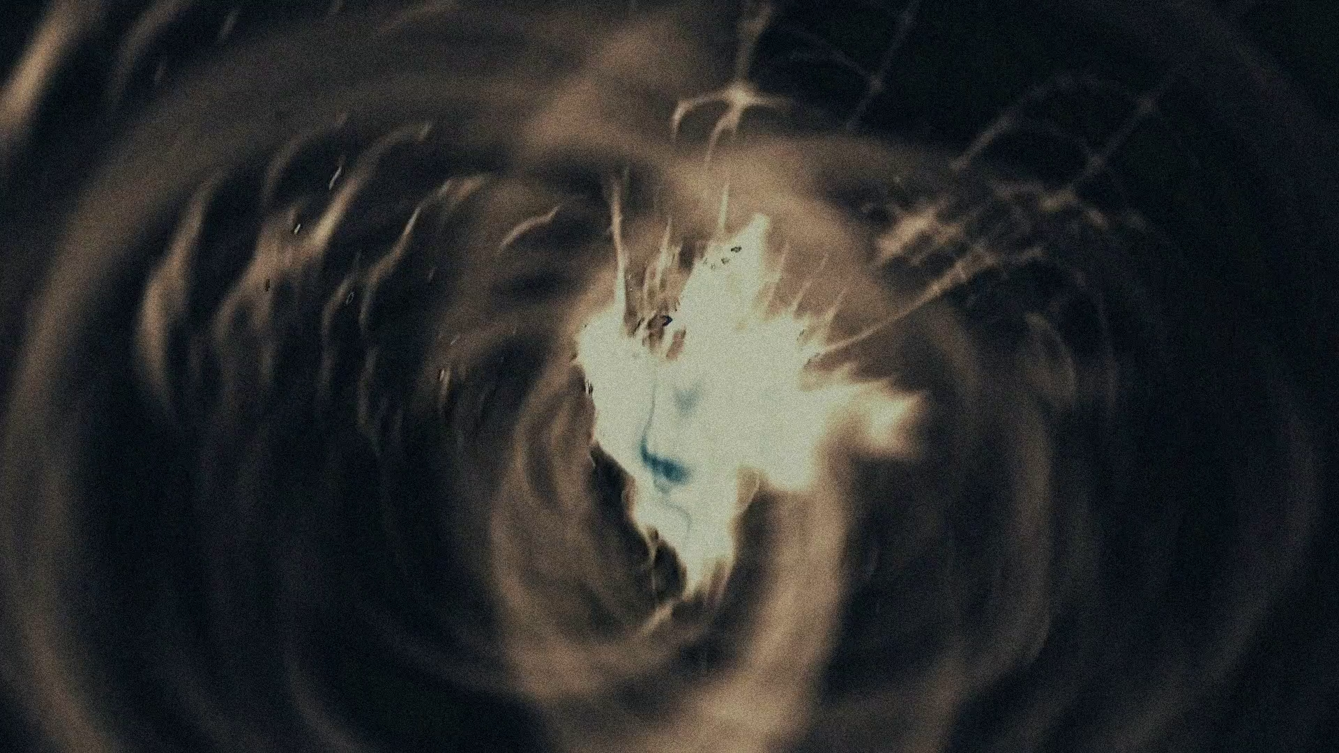 657858943190695936_5